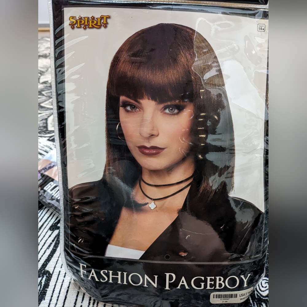 Spirit Halloween Chic Pageboy Wig - Dark Brown